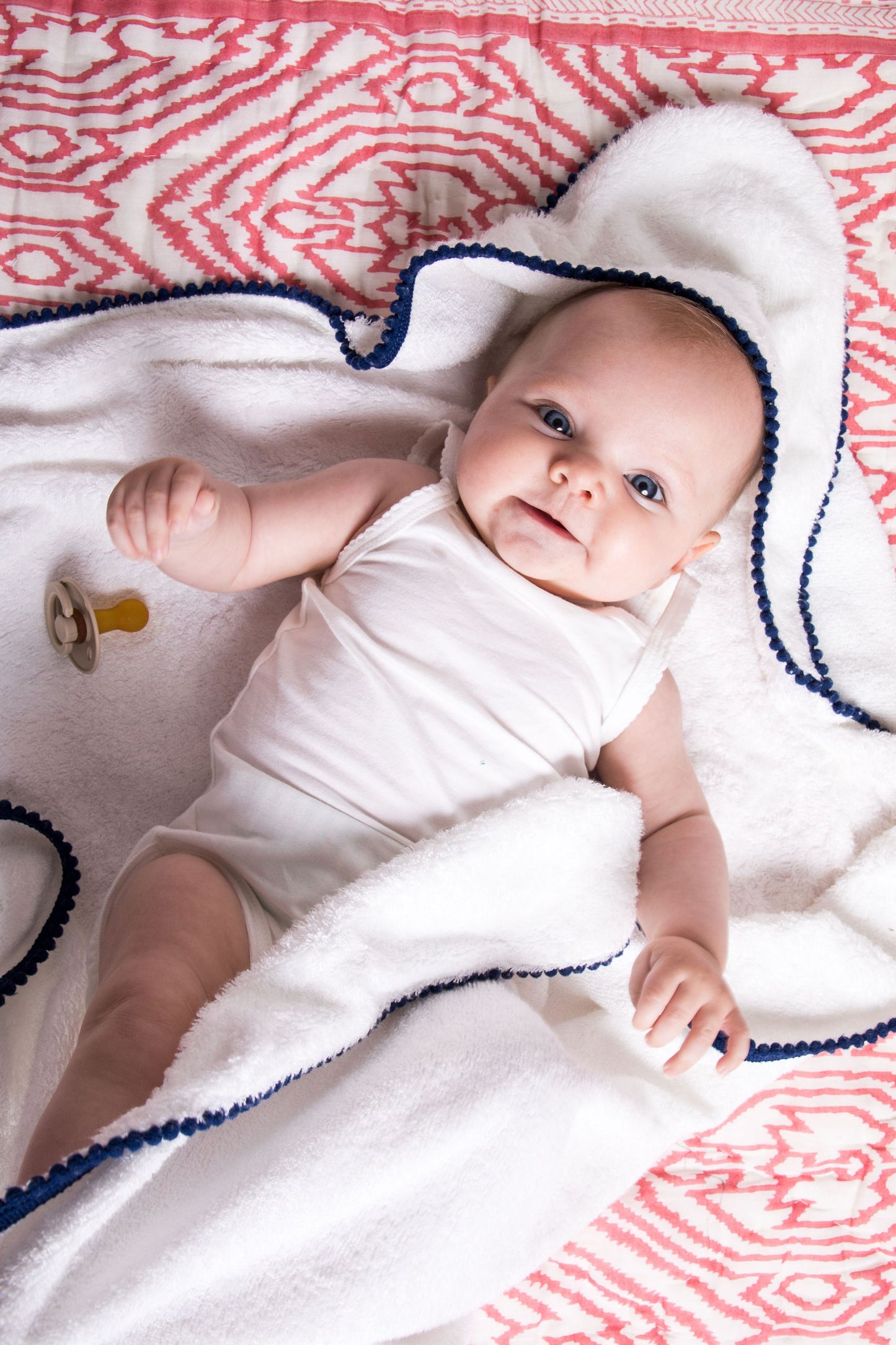 BAMBOO COTTON POM POM HOODED TOWEL - Little Sprouts & Co. - Bath Time Toys - [product tags]